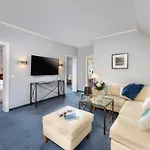 Carstens Hotel 4*